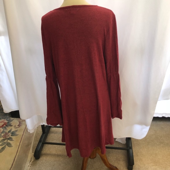 Planet Gold Plus 2X Red Keyhole Bell Sleeve Knit - Picture 7 of 8